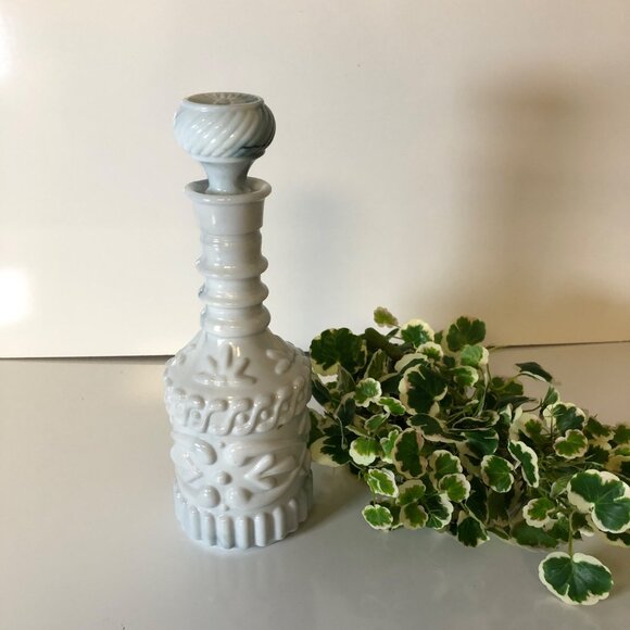 Vintage Slag Glass Decanter Marbled Embossed Milk Glass Liquor Bottle Stopper #2 - Picture 6 of 8